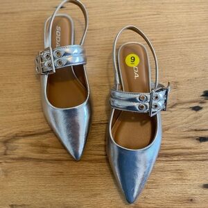 Soda Slingback Silver Metallic Buckle Point Toe Mary Jane Women’s 9 NWT